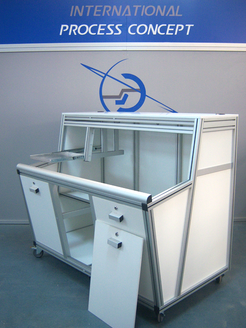 WORKSTATIONS AND TECHNICAL FURNITURE<br />Inclined wiring station